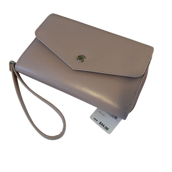 Mundi Sleek Looking Soft Pink Wristlet/Wallet w/ TONS of room for everything. - Picture 3 of 8